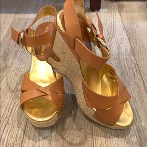 Super light weight platform wedge sandals